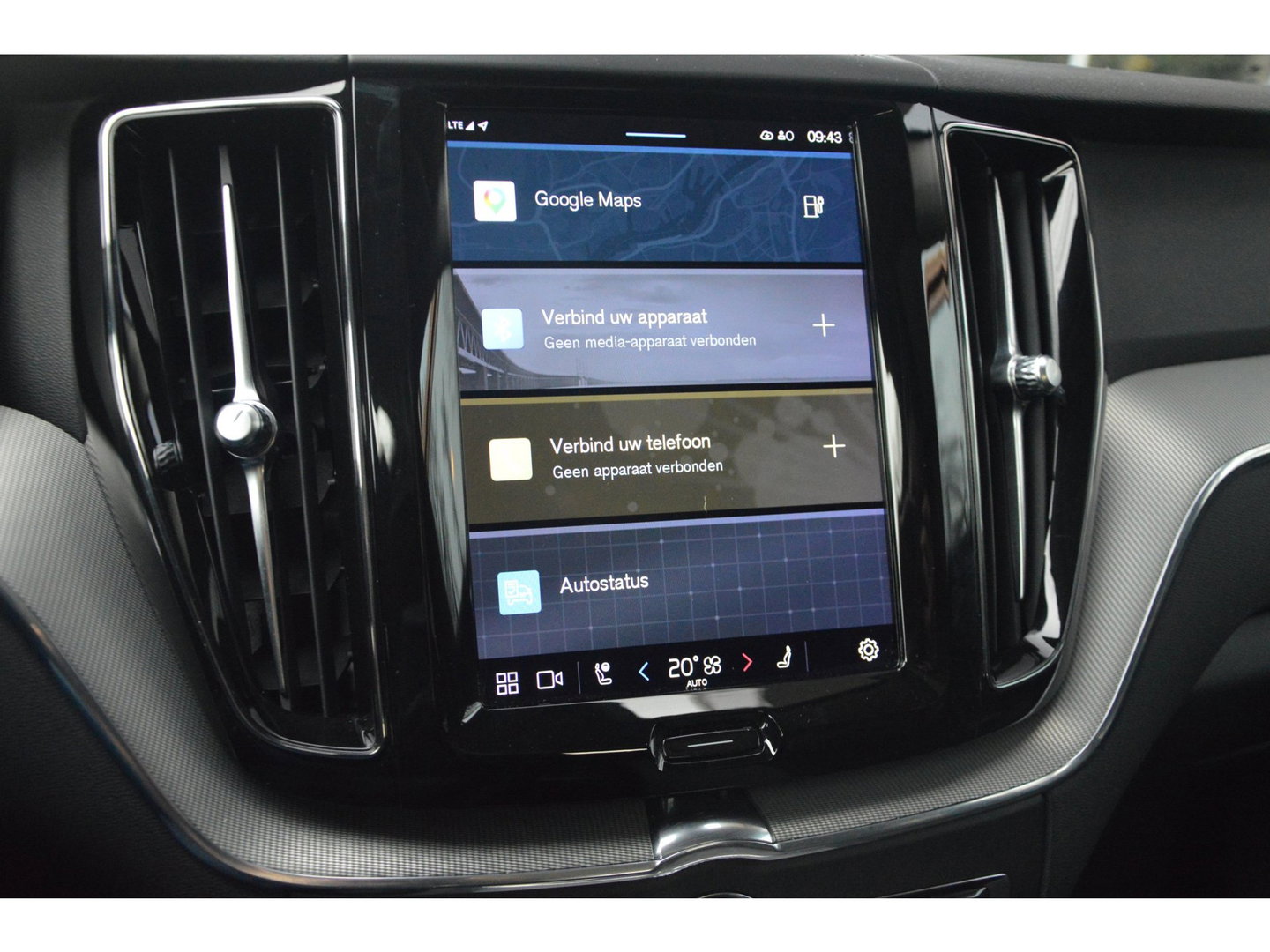 Volvo XC60 T8 Hybride AWD Plus Bright LONG RANGE | Panoramadak | Harman/Kardon | Stoel + Stuur Verwarmd | Trekhaak | Camera |