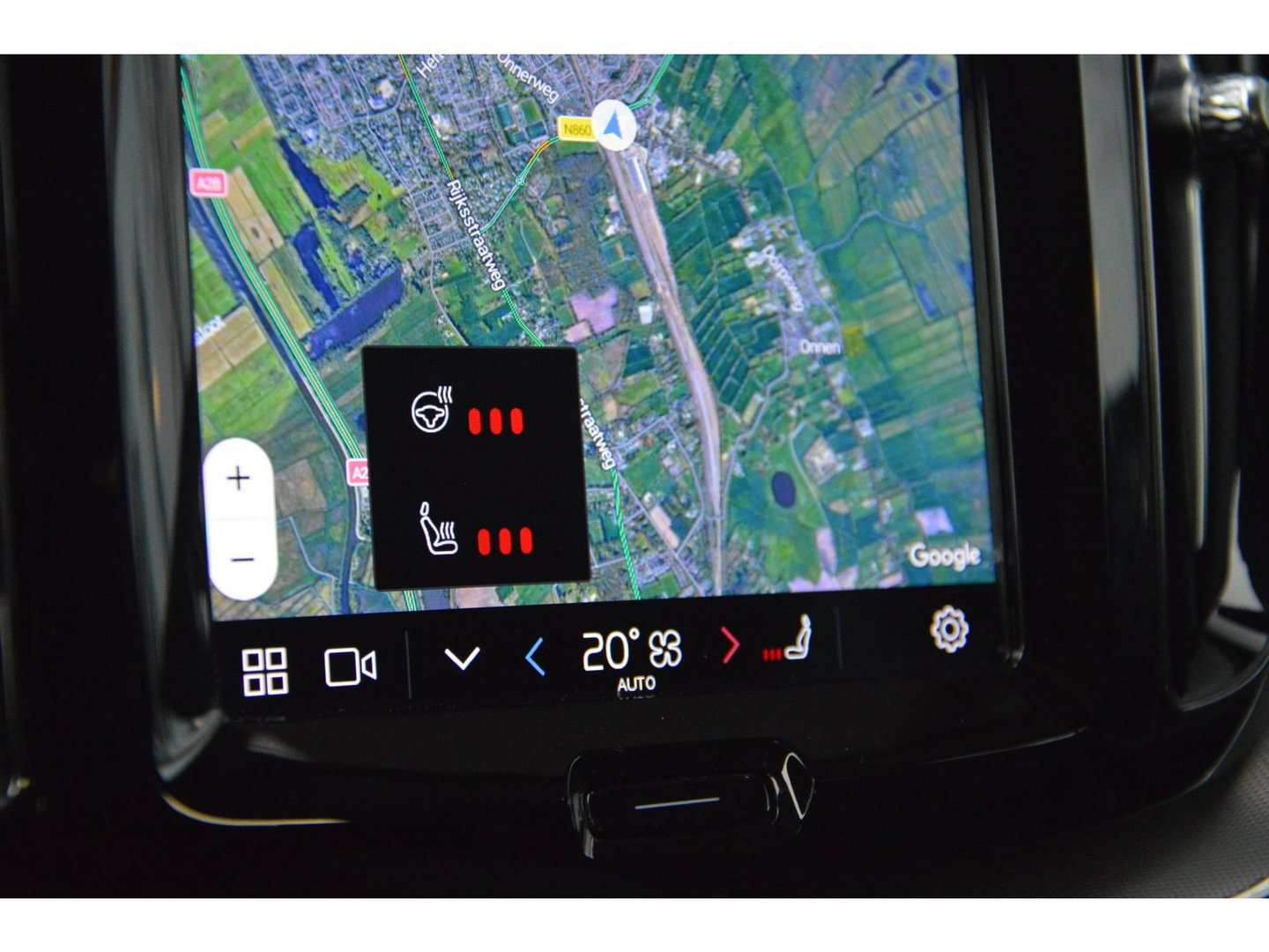 Volvo XC60 T8 Hybride AWD Plus Bright LONG RANGE | Panoramadak | Harman/Kardon | Stoel + Stuur Verwarmd | Trekhaak | Camera |