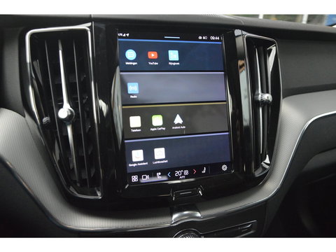 Volvo XC60 T8 Hybride AWD Plus Bright LONG RANGE | Panoramadak | Harman/Kardon | Stoel + Stuur Verwarmd | Trekhaak | Camera |
