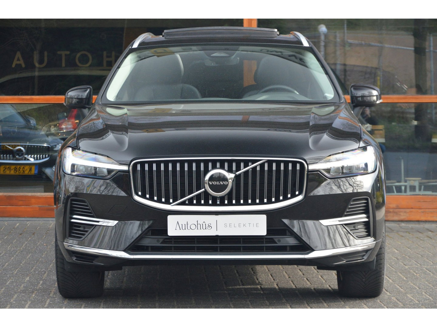 Volvo XC60 T8 Hybride AWD Plus Bright LONG RANGE | Panoramadak | Harman/Kardon | Stoel + Stuur Verwarmd | Trekhaak | Camera |