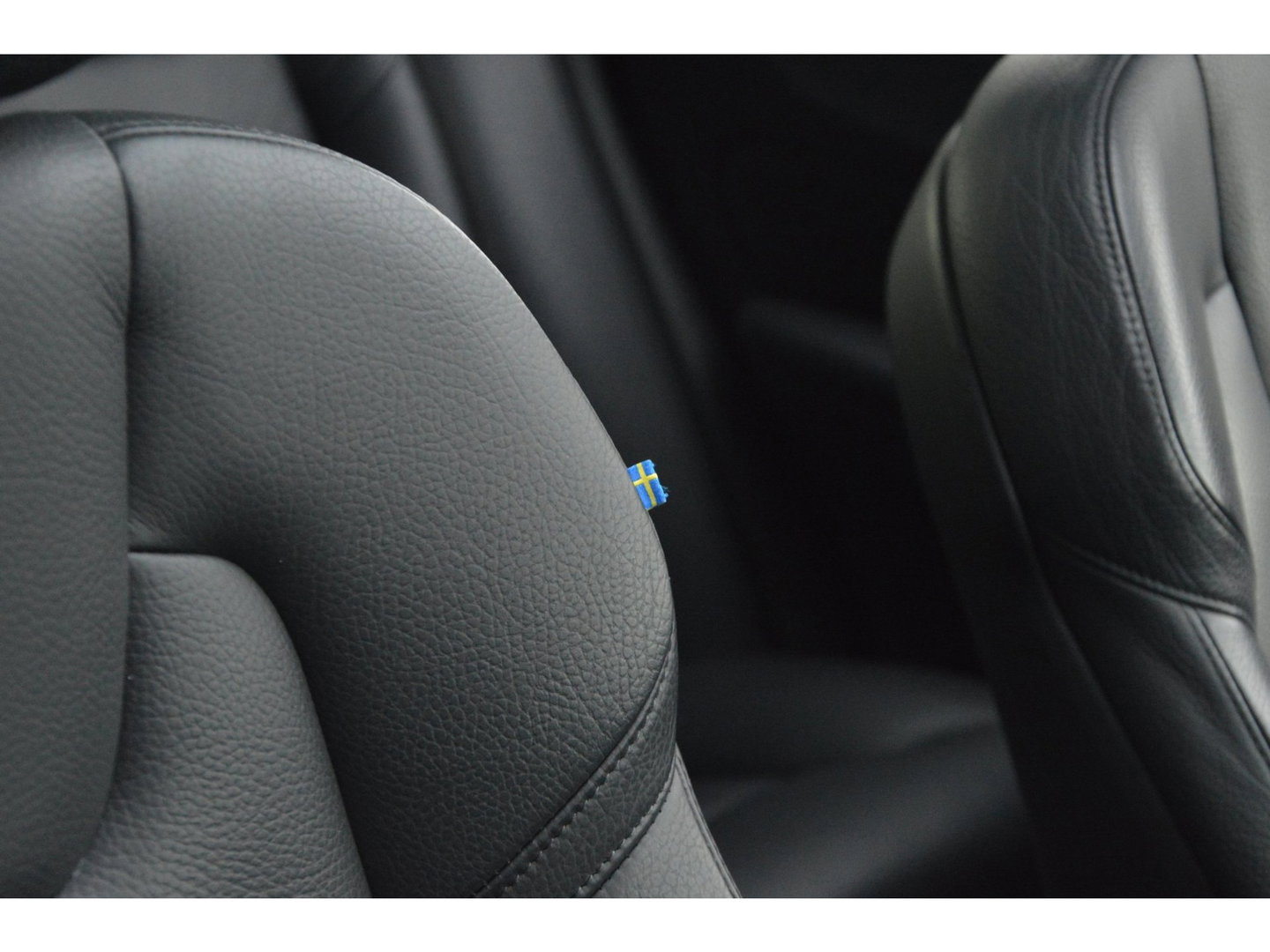 Volvo XC60 T8 Hybride AWD Plus Bright LONG RANGE | Panoramadak | Harman/Kardon | Stoel + Stuur Verwarmd | Trekhaak | Camera |