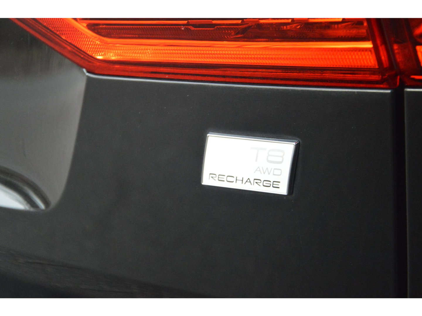 Volvo XC60 T8 Hybride AWD Plus Bright LONG RANGE | Panoramadak | Harman/Kardon | Stoel + Stuur Verwarmd | Trekhaak | Camera |