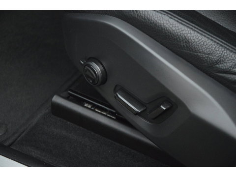 Volvo XC60 T8 Hybride AWD Plus Bright LONG RANGE | Panoramadak | Harman/Kardon | Stoel + Stuur Verwarmd | Trekhaak | Camera |