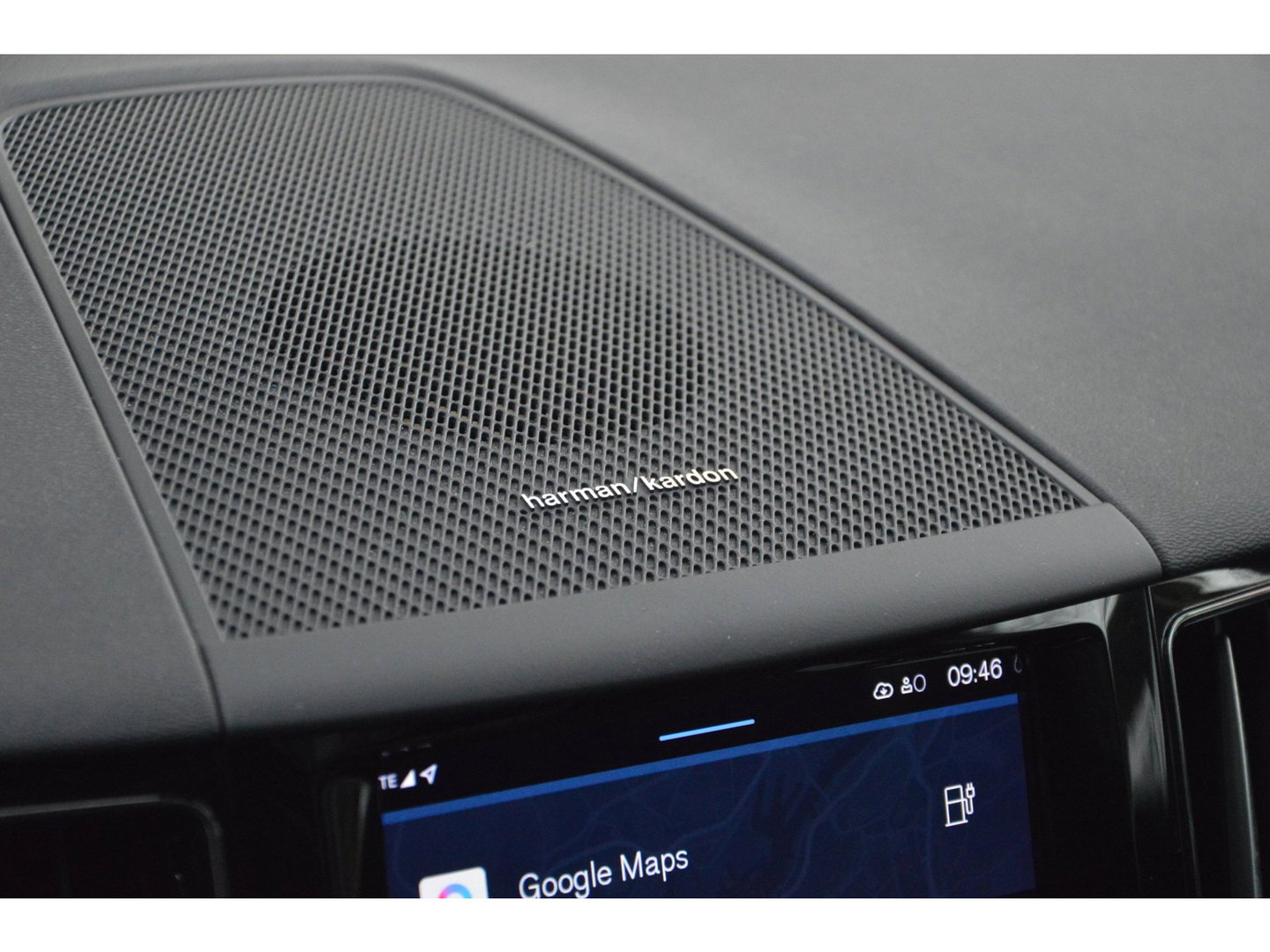 Volvo XC60 T8 Hybride AWD Plus Bright LONG RANGE | Panoramadak | Harman/Kardon | Stoel + Stuur Verwarmd | Trekhaak | Camera |