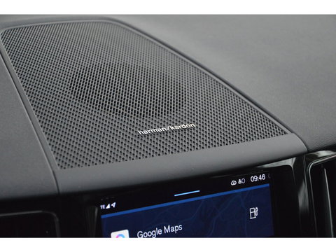 Volvo XC60 T8 Hybride AWD Plus Bright LONG RANGE | Panoramadak | Harman/Kardon | Stoel + Stuur Verwarmd | Trekhaak | Camera |