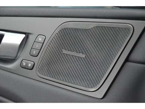 Volvo XC60 T8 Hybride AWD Plus Bright LONG RANGE | Panoramadak | Harman/Kardon | Stoel + Stuur Verwarmd | Trekhaak | Camera |