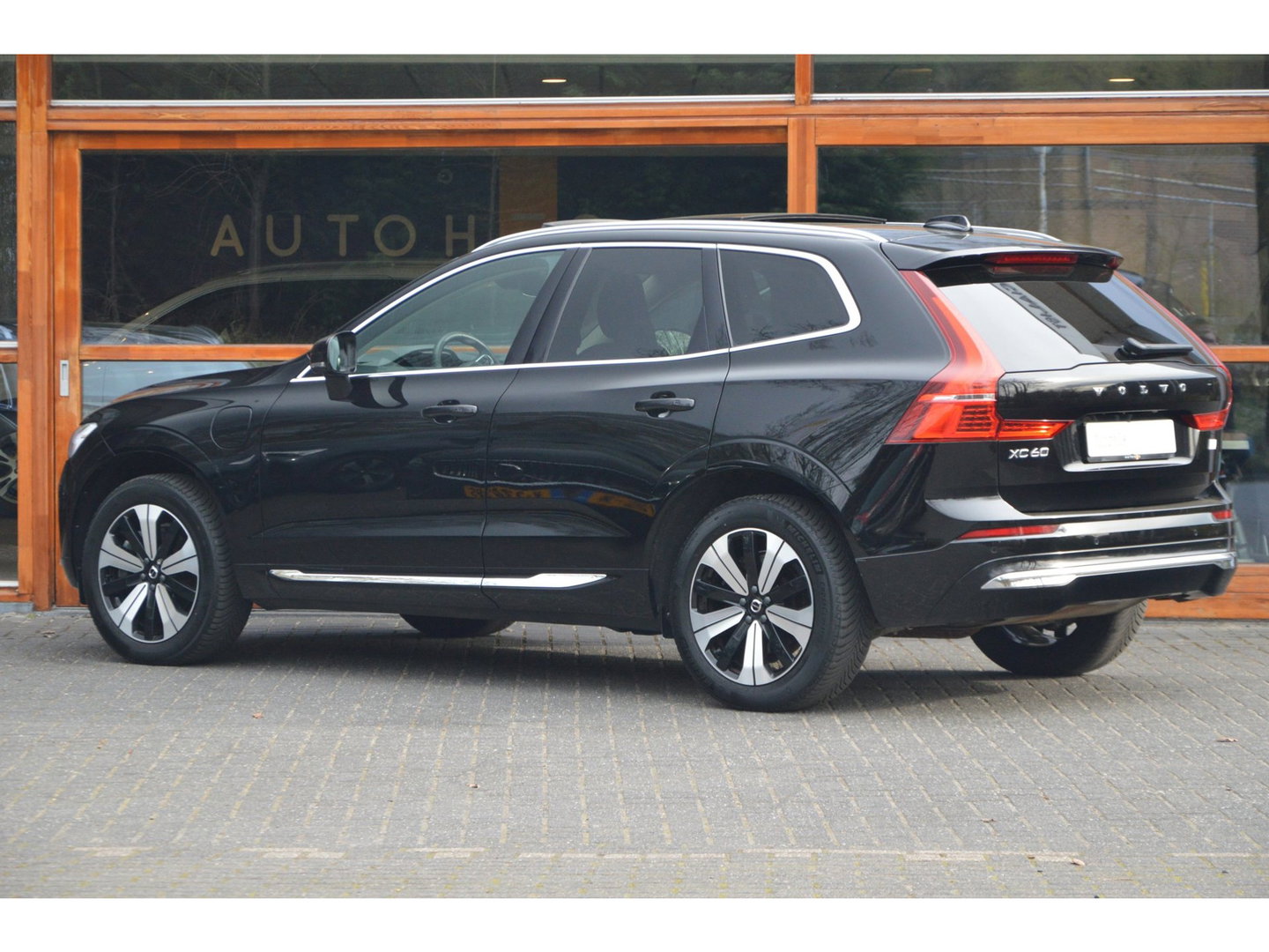 Volvo XC60 T8 Hybride AWD Plus Bright LONG RANGE | Panoramadak | Harman/Kardon | Stoel + Stuur Verwarmd | Trekhaak | Camera |