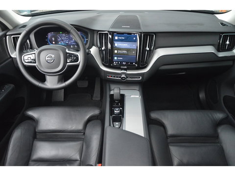 Volvo XC60 T8 Hybride AWD Plus Bright LONG RANGE | Panoramadak | Harman/Kardon | Stoel + Stuur Verwarmd | Trekhaak | Camera |