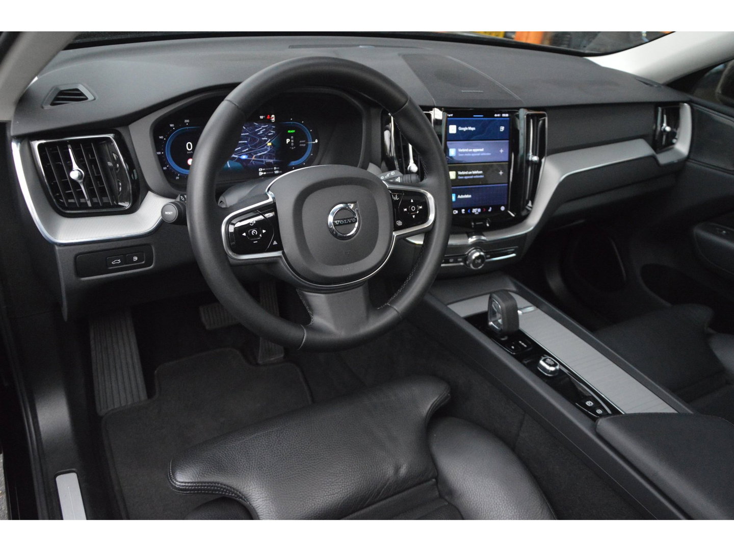 Volvo XC60 T8 Hybride AWD Plus Bright LONG RANGE | Panoramadak | Harman/Kardon | Stoel + Stuur Verwarmd | Trekhaak | Camera |