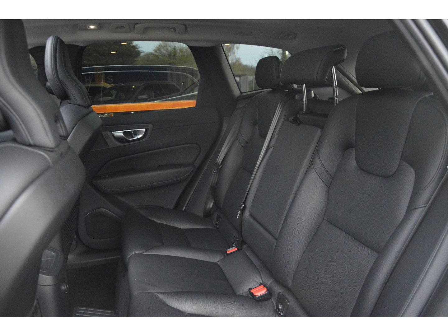 Volvo XC60 T8 Hybride AWD Plus Bright LONG RANGE | Panoramadak | Harman/Kardon | Stoel + Stuur Verwarmd | Trekhaak | Camera |