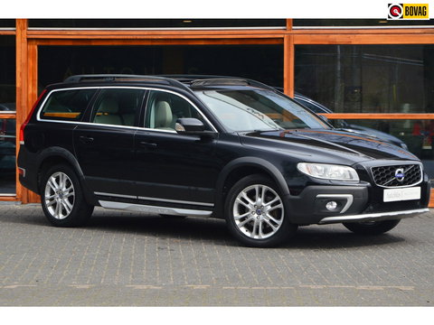 Volvo XC70 T5 FWD Summum | Dealer Onderhouden | Panoramadak | Automaat | Stoelverwarming | Rondom Parkeersensoren |