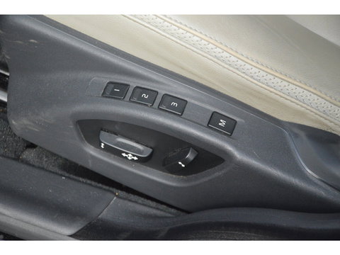 Volvo XC70 T5 FWD Summum | Dealer Onderhouden | Panoramadak | Automaat | Stoelverwarming | Rondom Parkeersensoren |