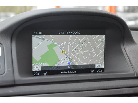 Volvo XC70 T5 FWD Summum | Dealer Onderhouden | Panoramadak | Automaat | Stoelverwarming | Rondom Parkeersensoren |