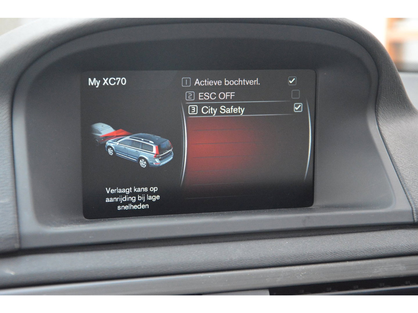 Volvo XC70 T5 FWD Summum | Dealer Onderhouden | Panoramadak | Automaat | Stoelverwarming | Rondom Parkeersensoren |