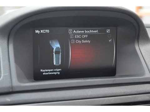 Volvo XC70 T5 FWD Summum | Dealer Onderhouden | Panoramadak | Automaat | Stoelverwarming | Rondom Parkeersensoren |