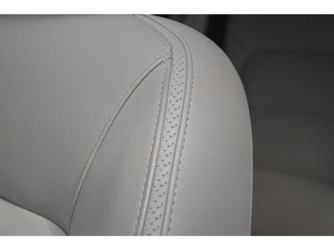 Volvo XC70 T5 FWD Summum | Dealer Onderhouden | Panoramadak | Automaat | Stoelverwarming | Rondom Parkeersensoren |