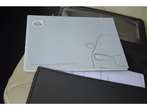 Volvo XC70 T5 FWD Summum | Dealer Onderhouden | Panoramadak | Automaat | Stoelverwarming | Rondom Parkeersensoren |