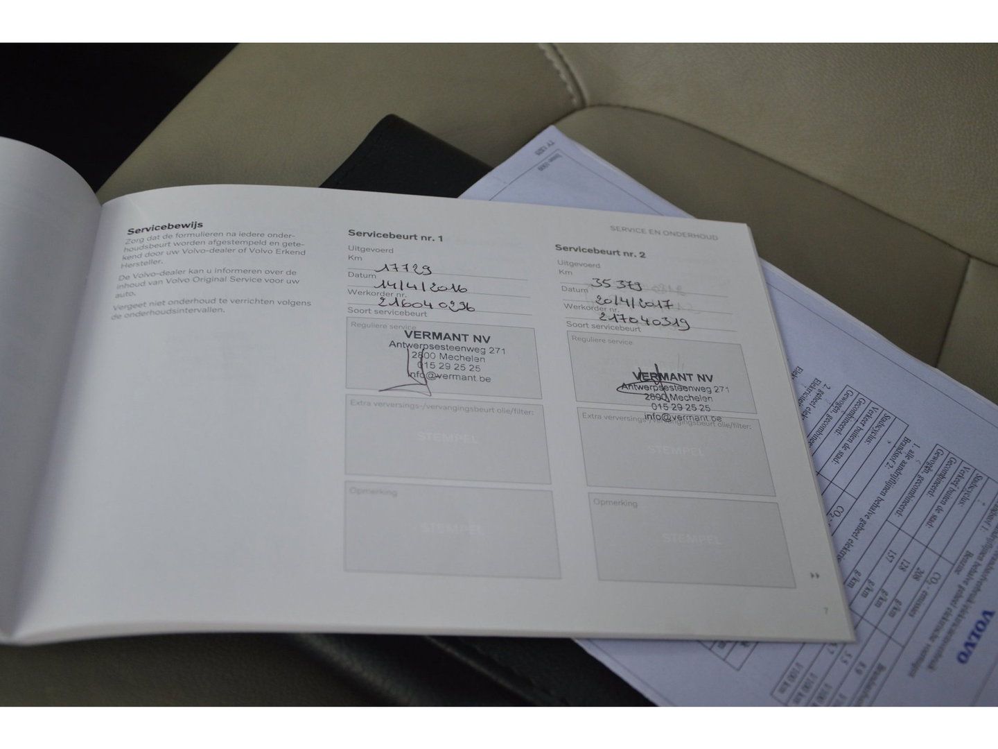 Volvo XC70 T5 FWD Summum | Dealer Onderhouden | Panoramadak | Automaat | Stoelverwarming | Rondom Parkeersensoren |