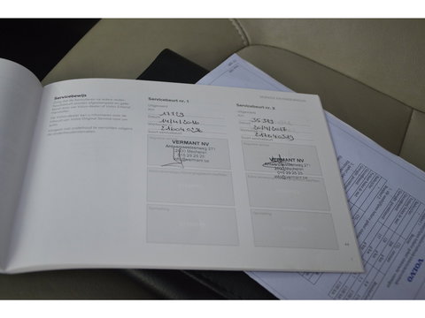 Volvo XC70 T5 FWD Summum | Dealer Onderhouden | Panoramadak | Automaat | Stoelverwarming | Rondom Parkeersensoren |