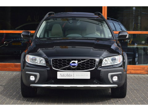 Volvo XC70 T5 FWD Summum | Dealer Onderhouden | Panoramadak | Automaat | Stoelverwarming | Rondom Parkeersensoren |
