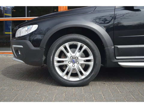 Volvo XC70 T5 FWD Summum | Dealer Onderhouden | Panoramadak | Automaat | Stoelverwarming | Rondom Parkeersensoren |