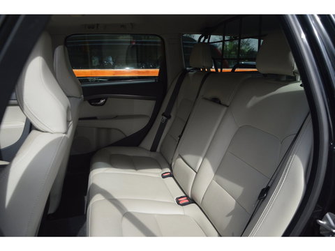 Volvo XC70 T5 FWD Summum | Dealer Onderhouden | Panoramadak | Automaat | Stoelverwarming | Rondom Parkeersensoren |