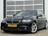 BMW 5 Serie - Touring 528i High Executive 245pk | M-Pakket | Bi-xenon koplampen | Dodehoek detector | Elektrisch glazen panorama-dak | Head-up display | Rondomzicht camera | Voorstoelen verwarmd | Dealer onderhouden!
