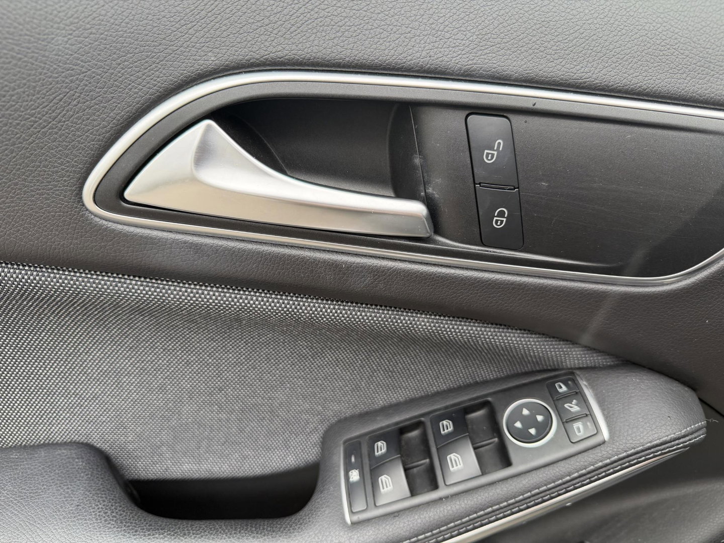 Mercedes-Benz GLA 200 Trekhaak l Automaat l stoel verwarming l Camera