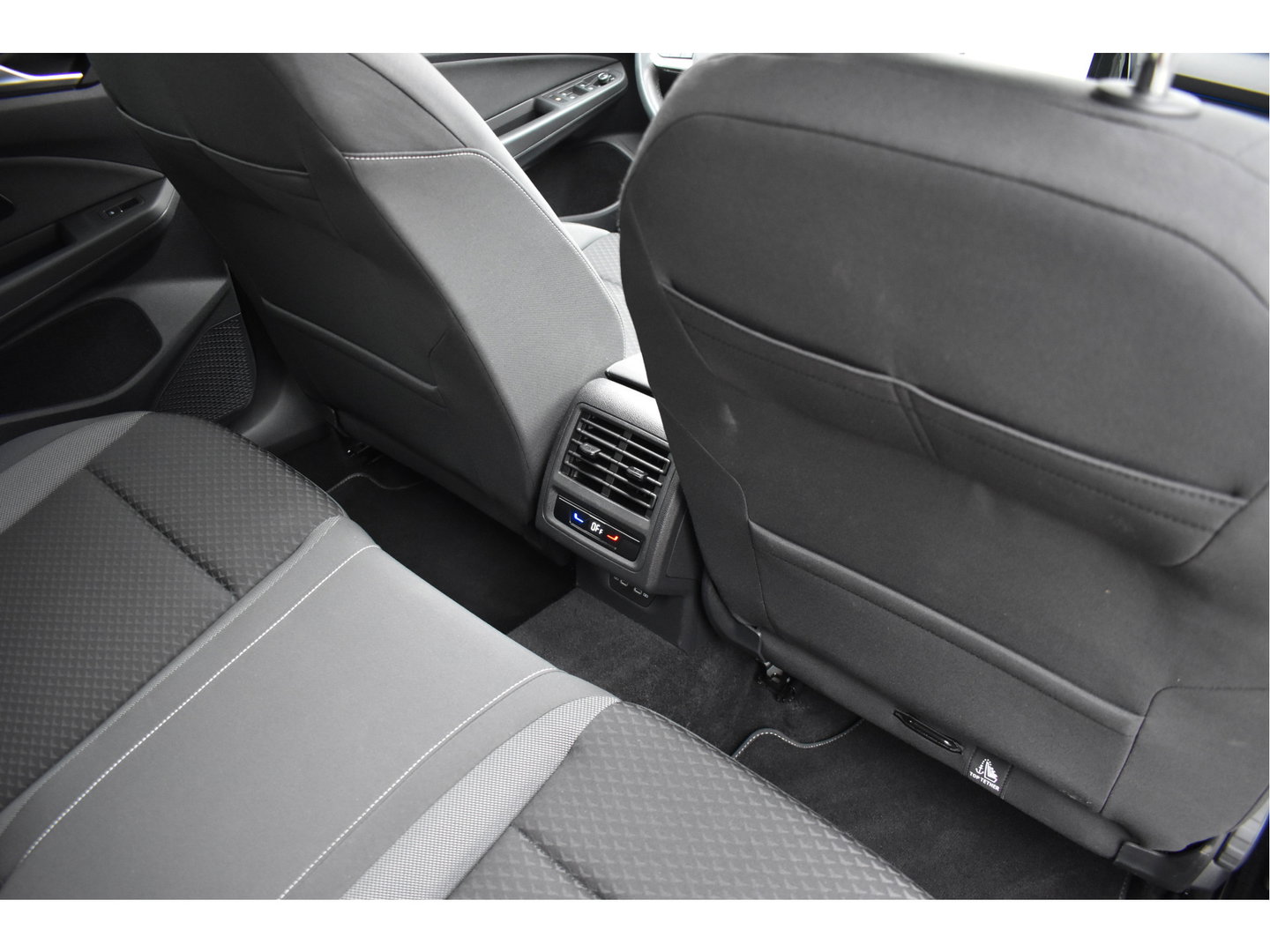 Volkswagen Golf 1.5 eTSI Life Business, PANORAMADAK, BOEKJES, NAP EN ONDERHOUDSHISTORIE