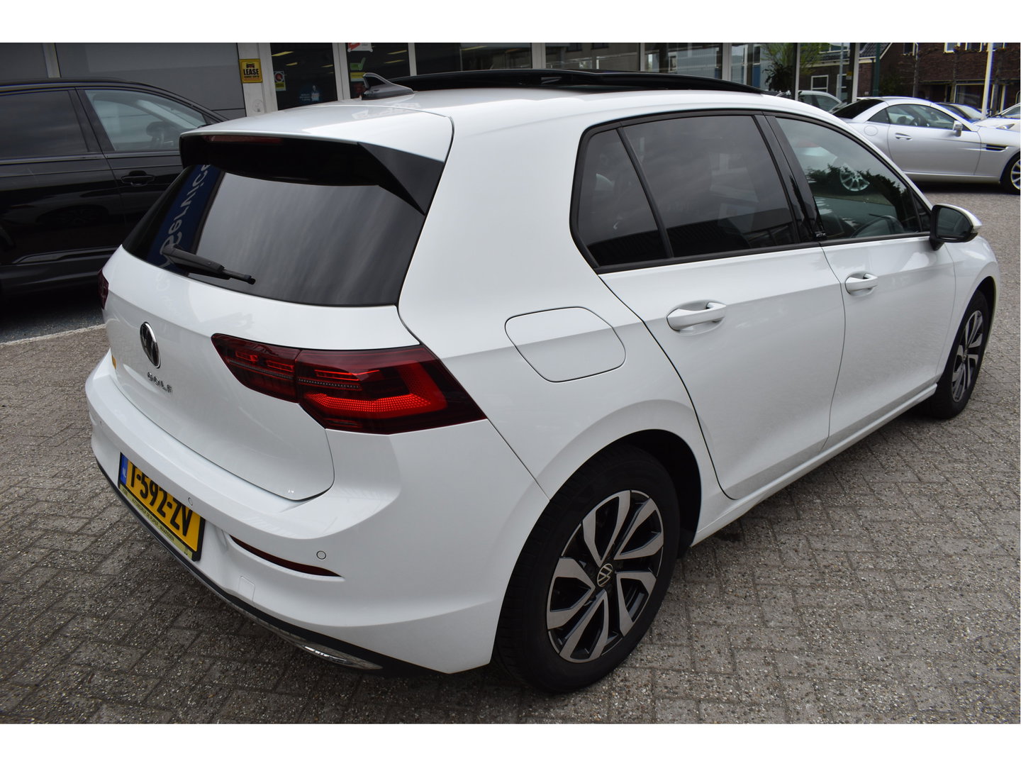 Volkswagen Golf 1.5 eTSI Life Business, PANORAMADAK, BOEKJES, NAP EN ONDERHOUDSHISTORIE