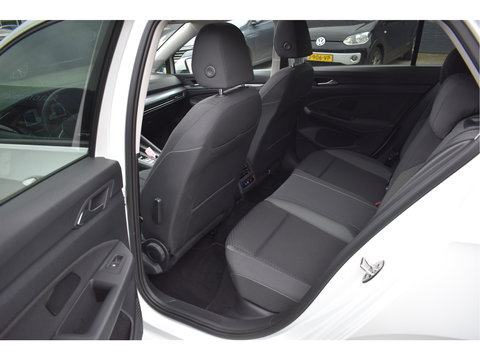 Volkswagen Golf 1.5 eTSI Life Business, PANORAMADAK, BOEKJES, NAP EN ONDERHOUDSHISTORIE