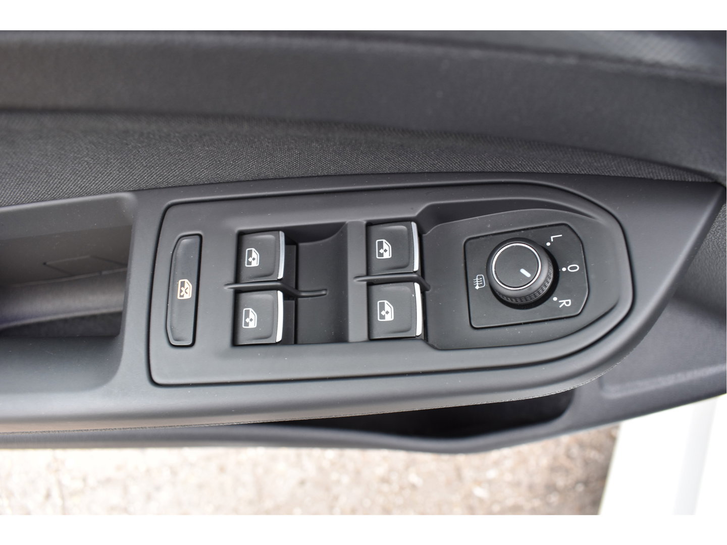 Volkswagen Golf 1.5 eTSI Life Business, PANORAMADAK, BOEKJES, NAP EN ONDERHOUDSHISTORIE