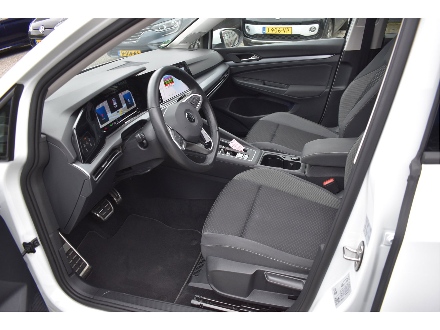 Volkswagen Golf 1.5 eTSI Life Business, PANORAMADAK, BOEKJES, NAP EN ONDERHOUDSHISTORIE