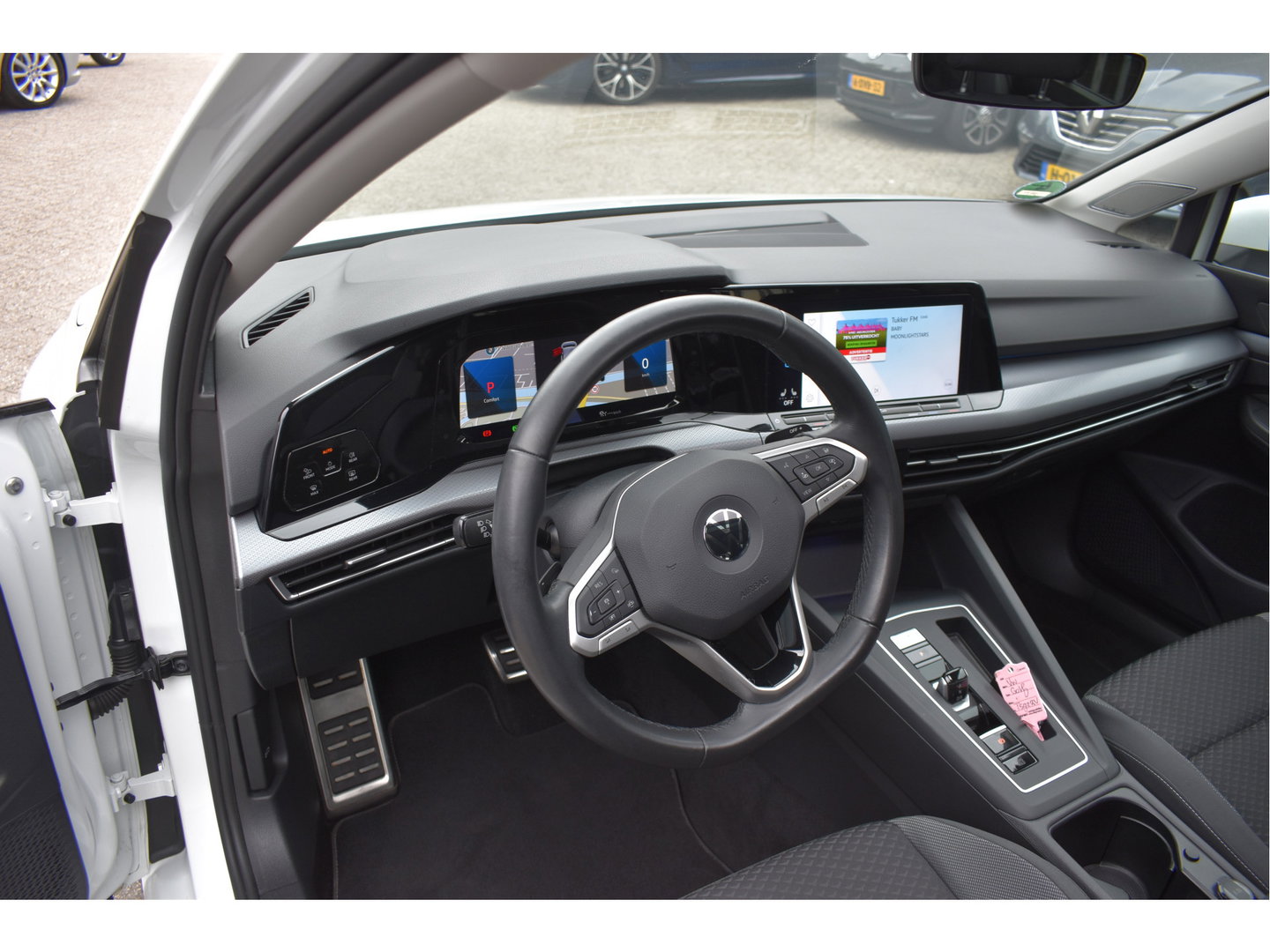 Volkswagen Golf 1.5 eTSI Life Business, PANORAMADAK, BOEKJES, NAP EN ONDERHOUDSHISTORIE