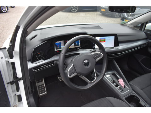 Volkswagen Golf 1.5 eTSI Life Business, PANORAMADAK, BOEKJES, NAP EN ONDERHOUDSHISTORIE