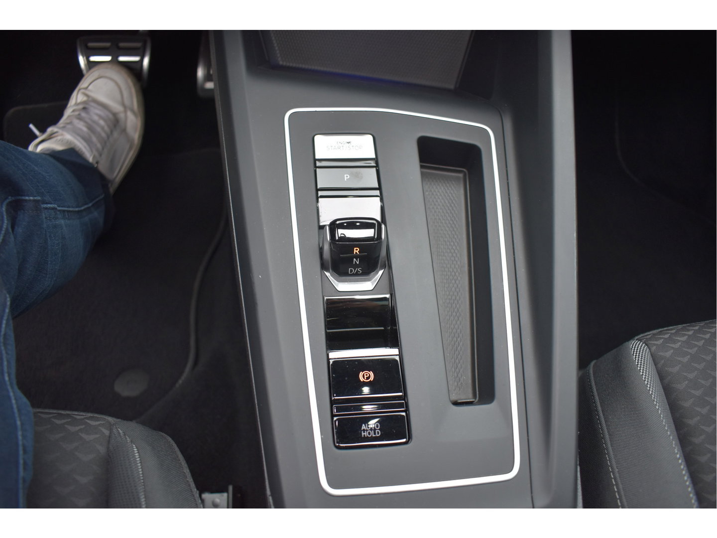 Volkswagen Golf 1.5 eTSI Life Business, PANORAMADAK, BOEKJES, NAP EN ONDERHOUDSHISTORIE