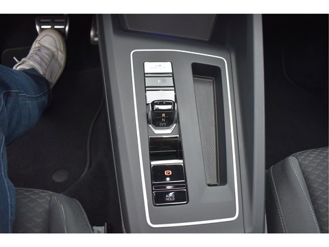 Volkswagen Golf 1.5 eTSI Life Business, PANORAMADAK, BOEKJES, NAP EN ONDERHOUDSHISTORIE