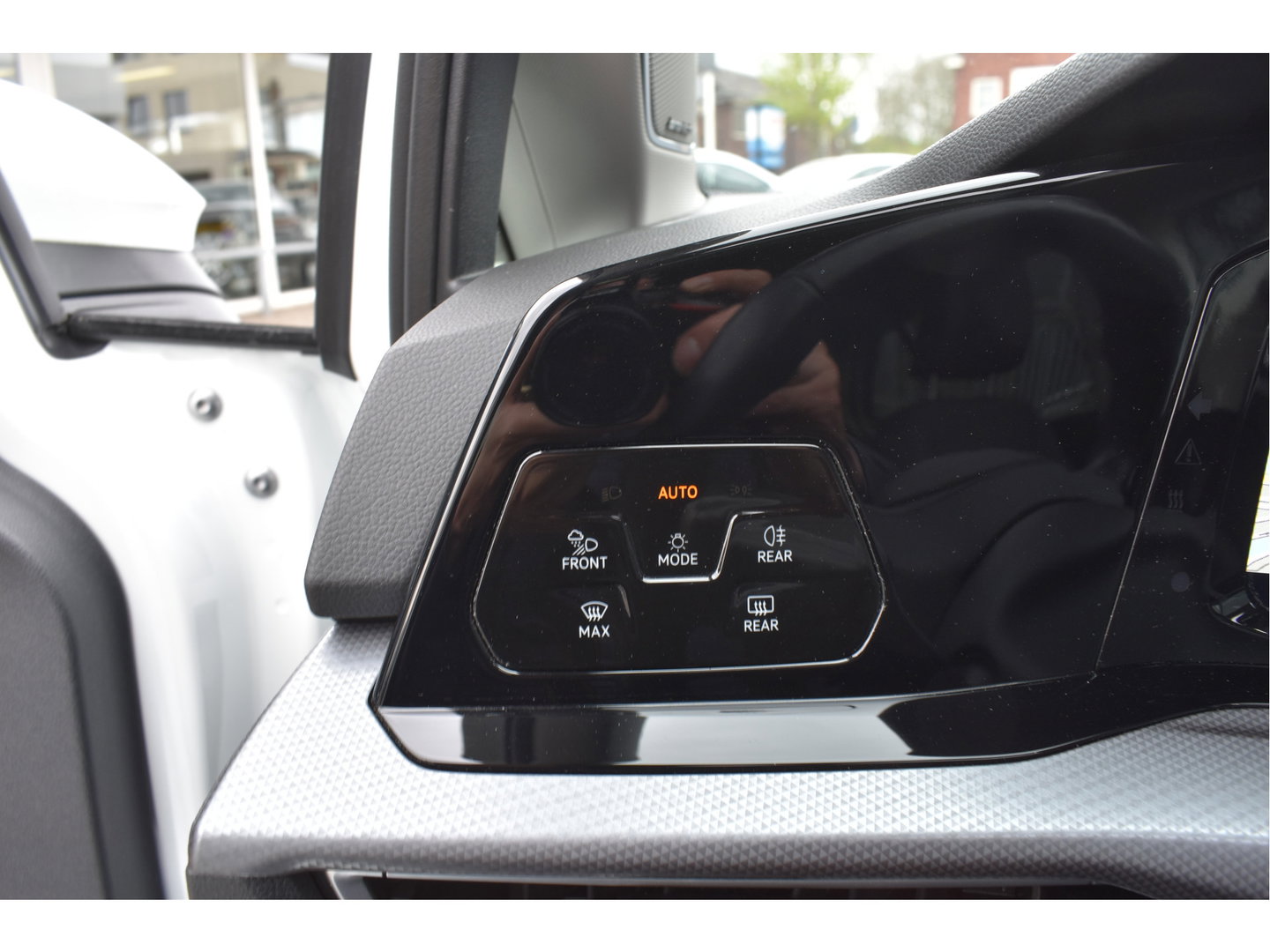 Volkswagen Golf 1.5 eTSI Life Business, PANORAMADAK, BOEKJES, NAP EN ONDERHOUDSHISTORIE