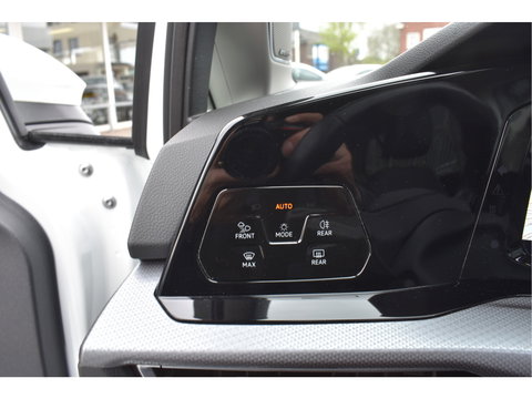 Volkswagen Golf 1.5 eTSI Life Business, PANORAMADAK, BOEKJES, NAP EN ONDERHOUDSHISTORIE