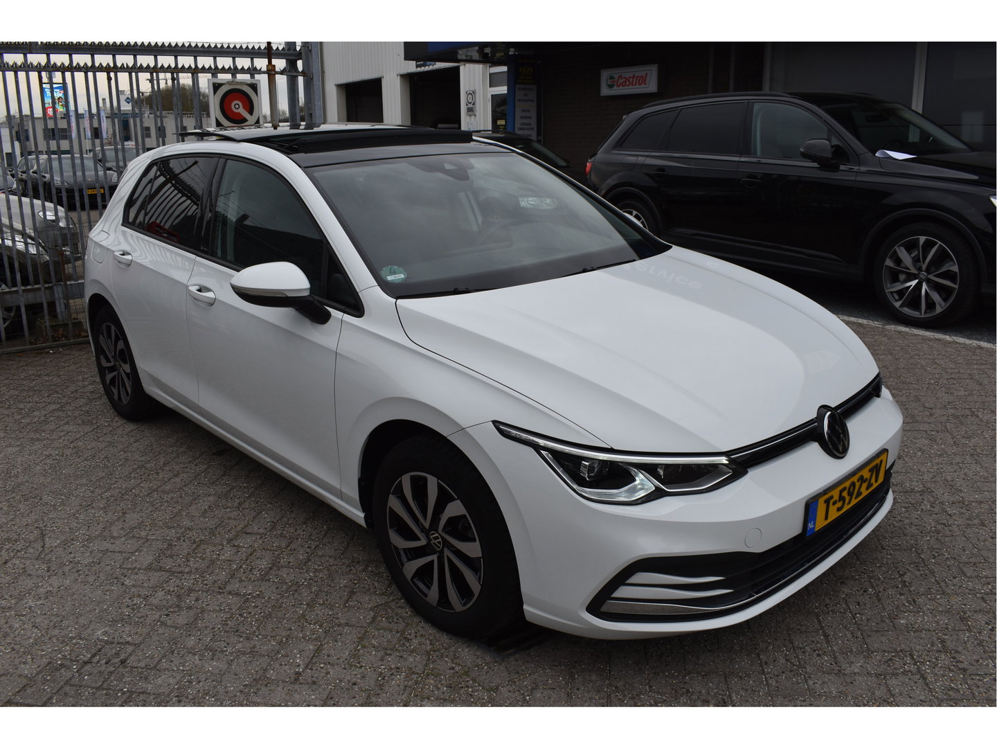 Volkswagen Golf 1.5 eTSI Life Business, PANORAMADAK, BOEKJES, NAP EN ONDERHOUDSHISTORIE