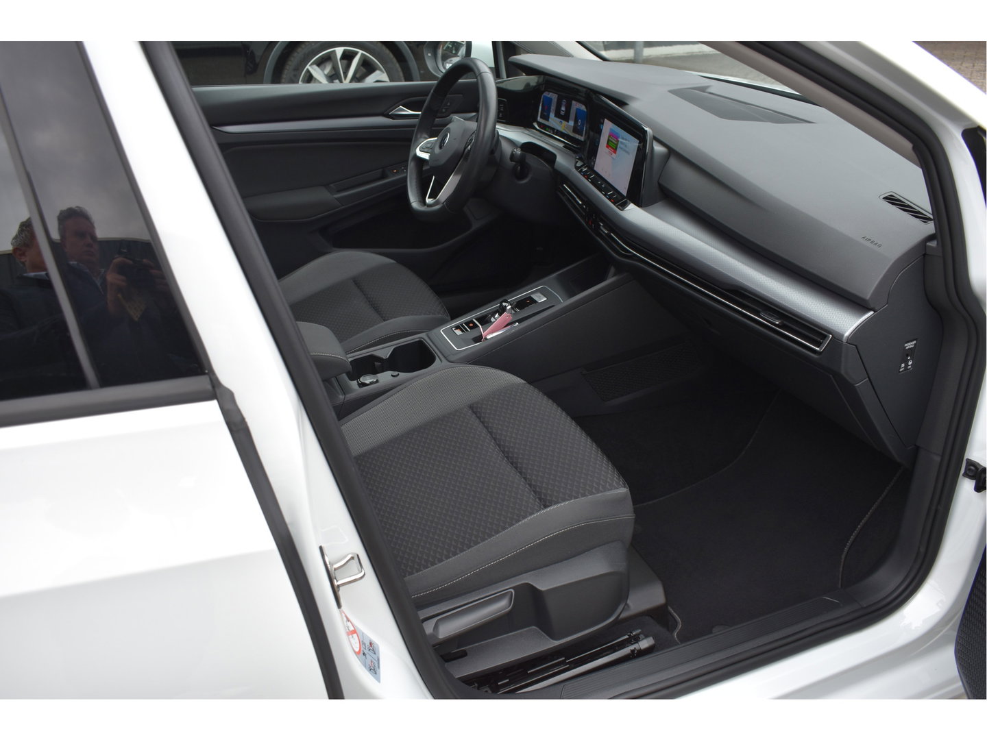 Volkswagen Golf 1.5 eTSI Life Business, PANORAMADAK, BOEKJES, NAP EN ONDERHOUDSHISTORIE