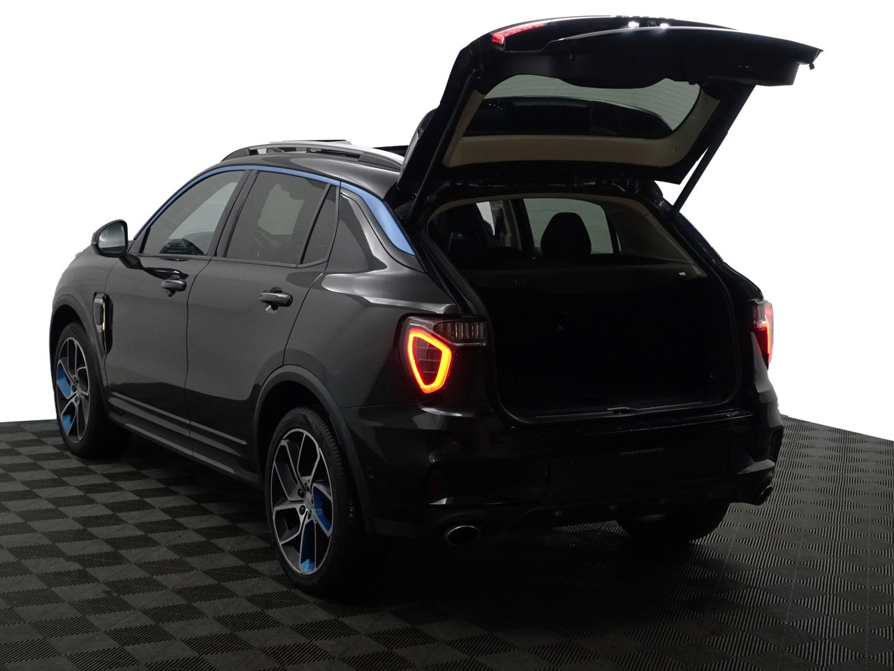 Lynk & Co 01