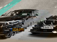 BMW 1 Serie - 118i Sportline Automaat (APPLE CARPLAY, DEALER ONDERHOUDEN, GROOT NAVI, LEDER, CAMERA, STOELVERWARMING, SPORTSTOELEN, LANE ASSIST, NIEUWE APK, NIEUWSTAAT)