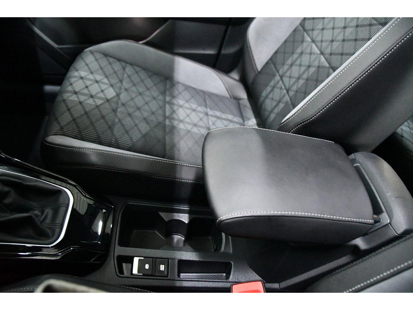 Volkswagen T-Roc 1.5 TSI R-Line Cam*Led*Keyless*Pano