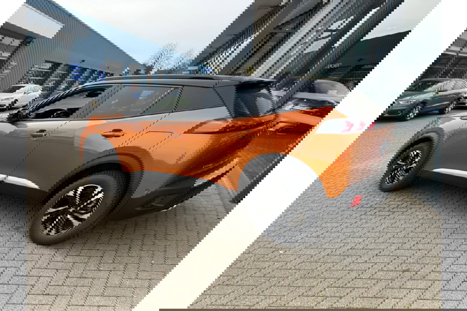 Peugeot 2008 1.2 PURETECH GT PACK 130PK AIRCO NAVI PDC-CAMERA.