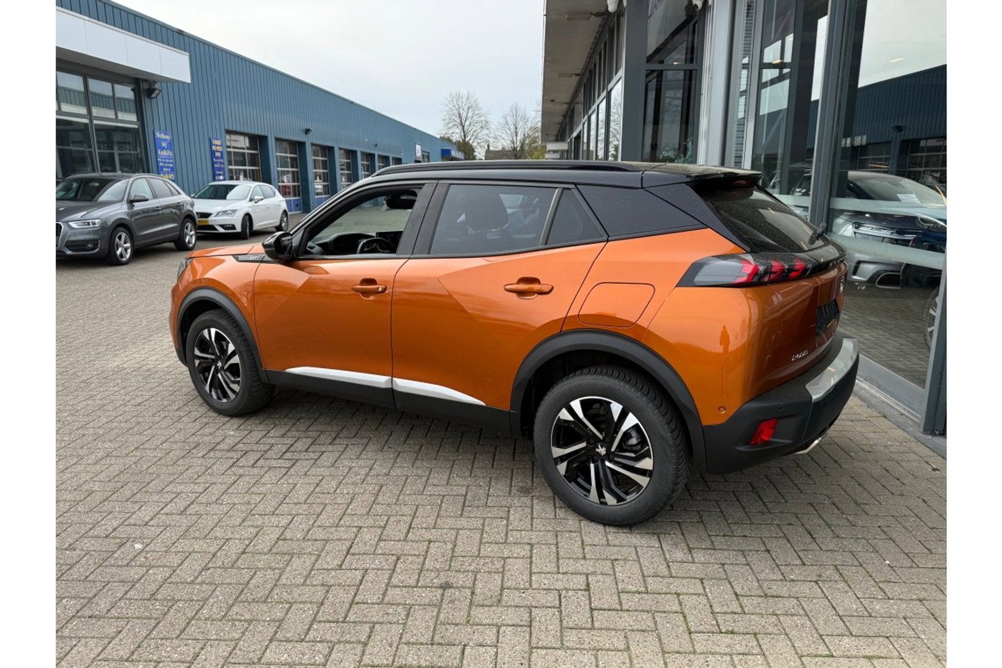 Peugeot 2008 1.2 PURETECH GT PACK 130PK AIRCO NAVI PDC-CAMERA.