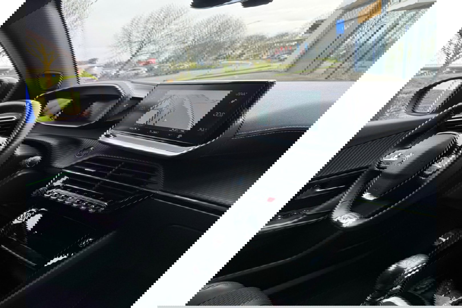 Peugeot 2008 1.2 PURETECH GT PACK 130PK AIRCO NAVI PDC-CAMERA.