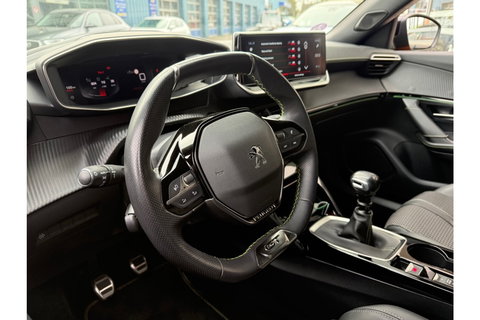 Peugeot 2008 1.2 PURETECH GT PACK 130PK AIRCO NAVI PDC-CAMERA.