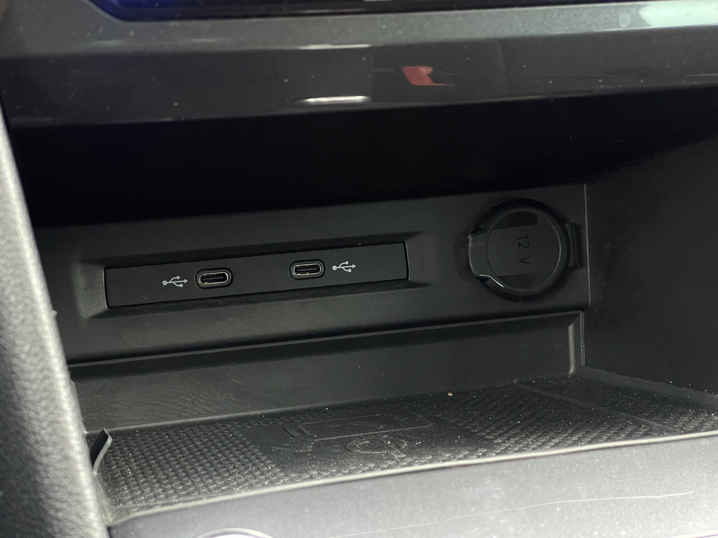 Volkswagen Tiguan 1.5 TSI Life Business | Massagestoelen | Digitaal Dashboard | Apple Carplay | Stoelverwarming | DAB | Keyless Entry |