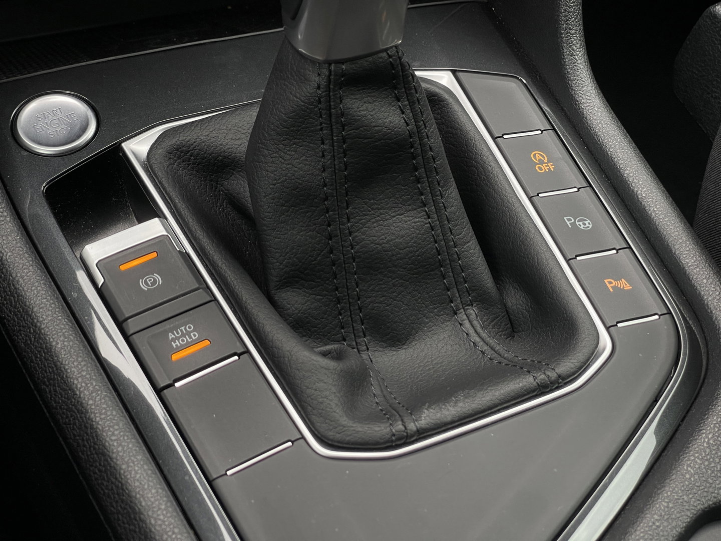 Volkswagen Tiguan 1.5 TSI Life Business | Massagestoelen | Digitaal Dashboard | Apple Carplay | Stoelverwarming | DAB | Keyless Entry |